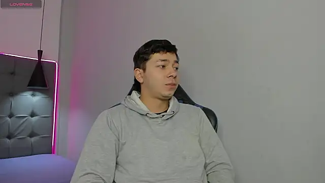 Snapshot of Julian_Smith21 chatting on March 3, 2026, 12:33 pm Julian Smith21 online show from March 3, 2026, 12:33 pm