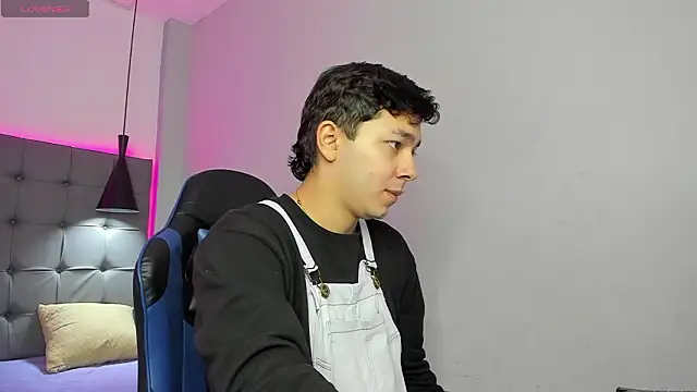 Julian Smith21 online show from March 19, 2026, 12:31 pm