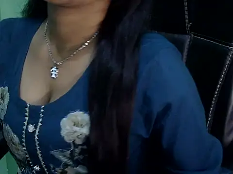 cute momo love online show from March 16, 2026, 5:02 am