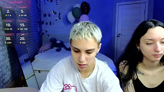 LuxuryLoverss online show from April 12, 2026, 11:15 am