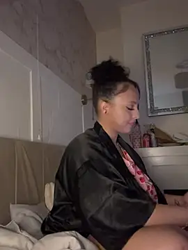 mayawesttt online show from April 8, 2026, 9:37 pm