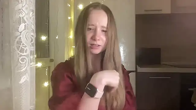 cutefoxieee online show from April 13, 2026, 9:20 pm