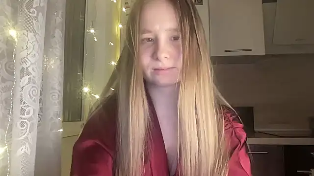 cutefoxieee online show from April 22, 2026, 8:43 pm