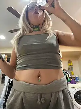 nightmar3doll online show from April 25, 2026, 2:03 am