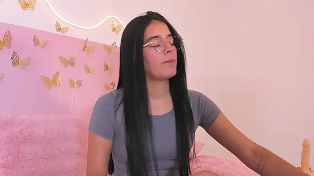 Isaa-queen online show from April 15, 2026, 8:09 pm