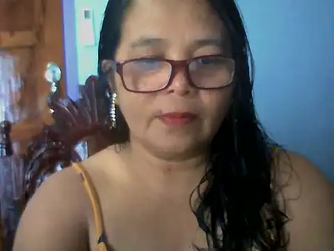 Flowerblossom123 online show from May 5, 2026, 4:42 am