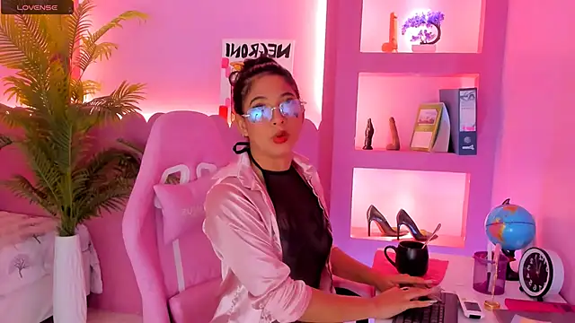 Holy Lux online show from March 11, 2026, 11:05 am