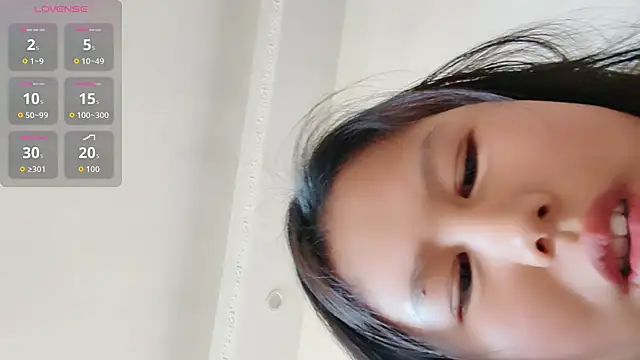 Hannah-33 online show from March 13, 2026, 6:42 am