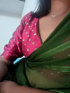 Snapshot of Lovely_sanah chatting on February 24, 2026, 12:36 pm Lovely sanah online show from February 24, 2026, 12:36 pm