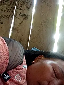 heesuu11 online show from April 9, 2026, 5:18 am