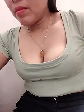 01 ANNA 01 online show from April 15, 2026, 7:58 pm