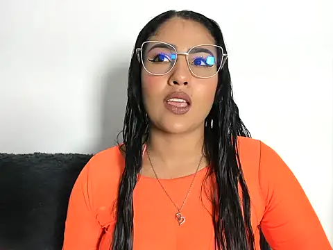 TatyGomez  online show from May 18, 2026, 8:31 am
