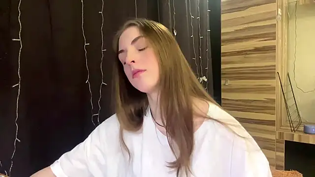 Snapshot of PollyDream chatting on March 3, 2026, 8:09 am PollyDream online show from March 3, 2026, 8:09 am