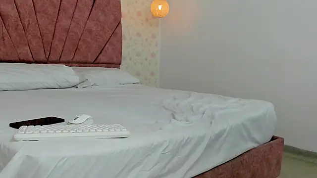 Snapshot of Nina_Moom chatting on February 28, 2026, 12:28 pm Nina Moom online show from February 28, 2026, 12:28 pm