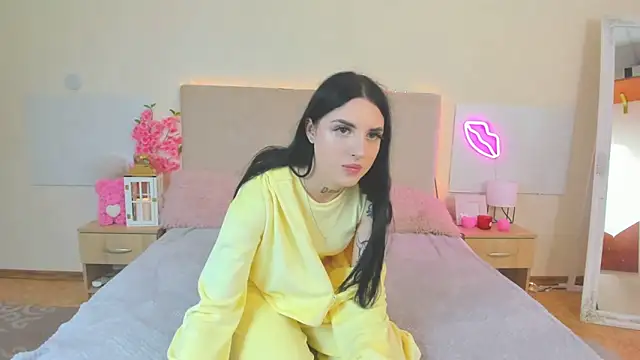 TiffanyHhot online show from April 1, 2026, 12:28 pm