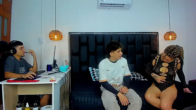 Snapshot of nobodyknows01 chatting on February 27, 2026, 12:38 pm nobodyknows01 online show from February 27, 2026, 12:38 pm