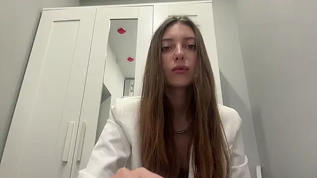 selena favn online show from April 2, 2026, 1:14 am