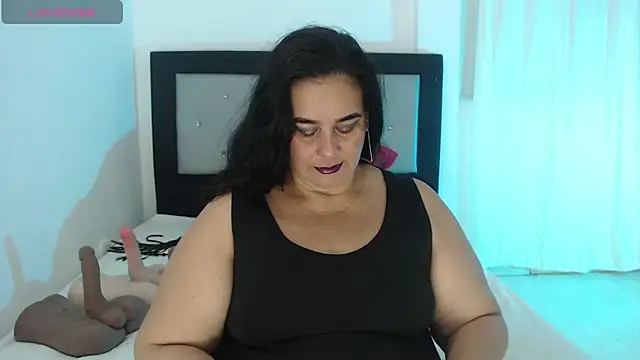 Sharlot curvy online show from March 12, 2026, 12:33 pm