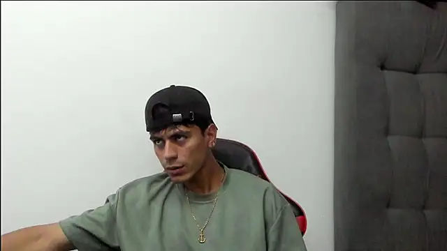 Snapshot of newblood-04 chatting on March 1, 2026, 1:40 am newblood-04 online show from March 1, 2026, 1:40 am