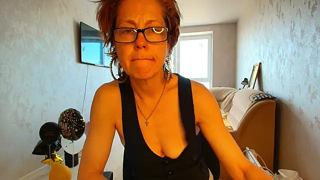 LioraWeiss online show from May 20, 2026, 6:52 am