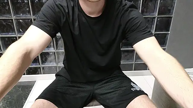 chantatummm online show from April 19, 2026, 7:49 pm