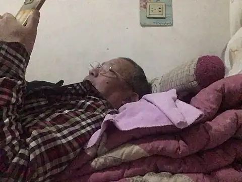 yaocaobi8 online show from March 18, 2026, 1:14 pm