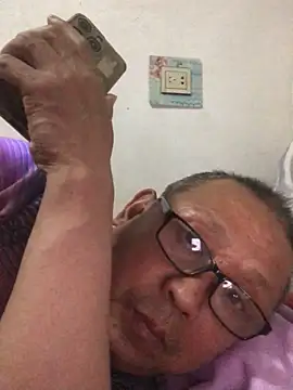 yaocaobi8 online show from April 11, 2026, 1:15 pm