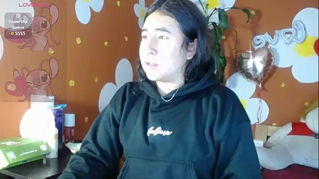 VirellaAshford online show from April 15, 2026, 10:11 am