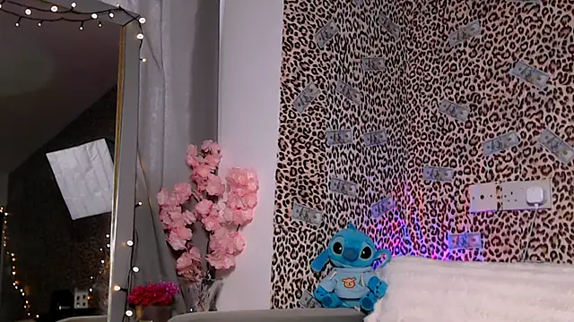 elektra star online show from April 11, 2026, 4:00 pm