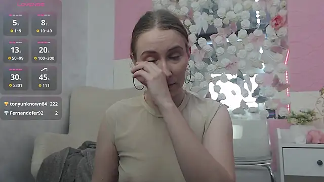 EmberLuna  online show from June 5, 2026, 6:20 am