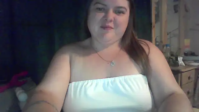 Snapshot of crystalizzze chatting on June 4, 2026, 2:45 pm crystalizzze online show from June 4, 2026, 2:45 pm