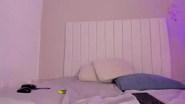 sophia walkett  online show from April 9, 2026, 2:11 pm