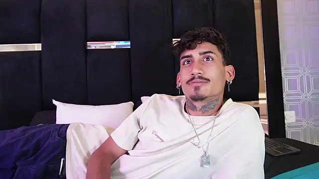 Dark Eros  online show from March 12, 2026, 7:53 pm