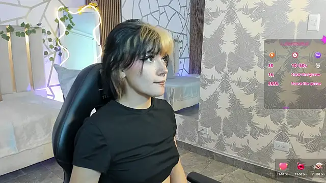 Cloee tay1 online show from June 7, 2026, 11:58 am