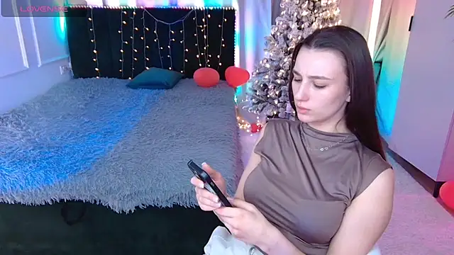 Snapshot of Vivian_Wee chatting on February 27, 2026, 9:15 pm Vivian Wee online show from February 27, 2026, 9:15 pm