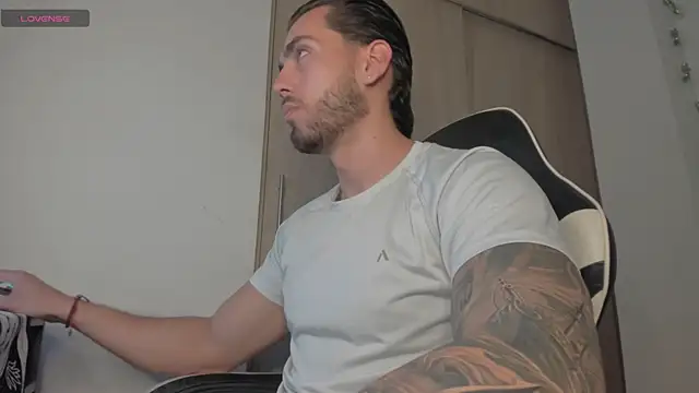 Axel  Blaze online show from April 17, 2026, 12:41 pm