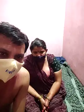 gujjuhotcouple online show from March 4, 2026, 5:19 pm