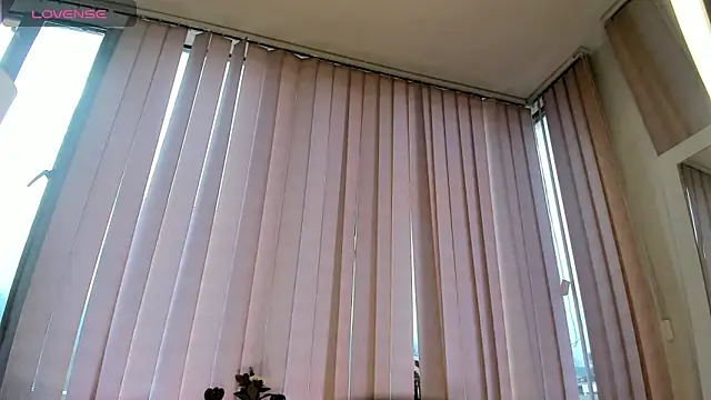 miss valka online show from April 17, 2026, 1:03 pm