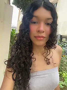 Snapshot of Sophiemoo_ chatting on June 7, 2026, 4:00 pm Sophiemoo online show from June 7, 2026, 4:00 pm