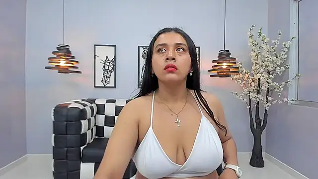 Lunaa Abril online show from March 2, 2026, 12:01 pm