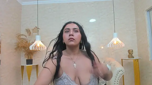 Lunaa Abril online show from March 5, 2026, 4:08 am