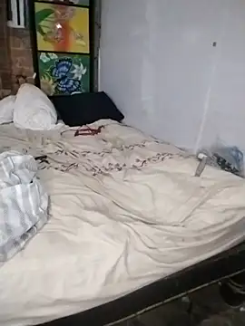 Cristal queen  online show from April 6, 2026, 3:37 am