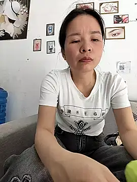 Ivy Trix2 online show from April 2, 2026, 2:31 am