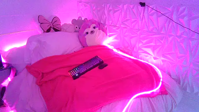 Moongirl117 online show from February 28, 2026, 4:41 pm