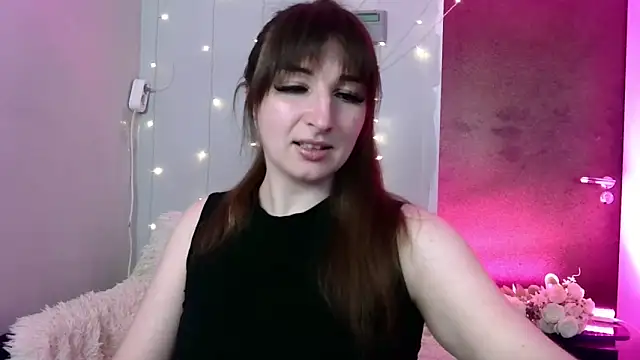 Birdie Kiss online show from June 8, 2026, 7:47 pm