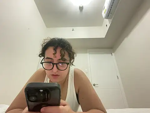 yassiestar online show from March 26, 2026, 6:35 pm