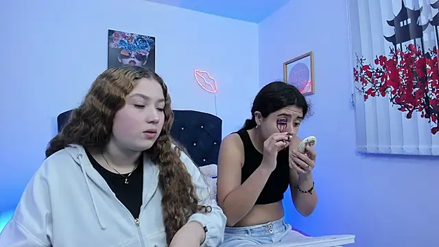 valeria and zoe online show from March 18, 2026, 1:47 pm