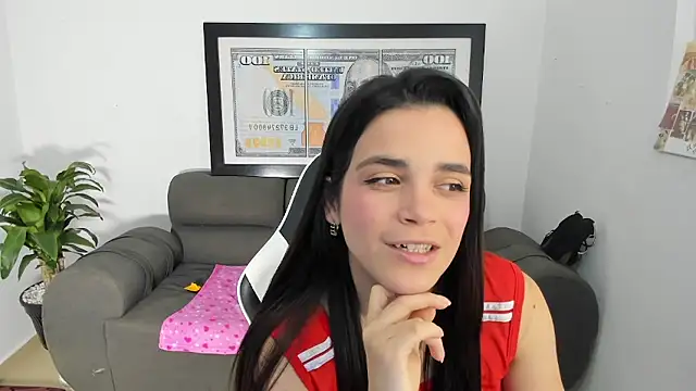 Snapshot of LucianaMoreaux chatting on March 2, 2026, 9:43 pm LucianaMoreaux online show from March 2, 2026, 9:43 pm