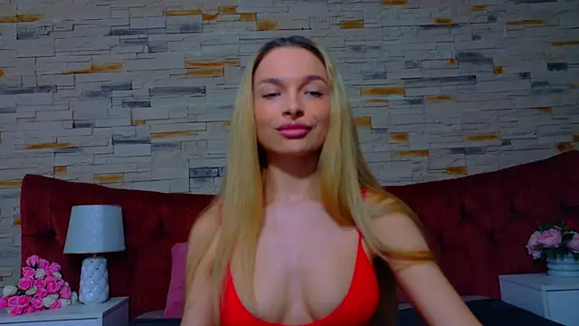 LannaSkyy online show from April 18, 2026, 7:58 pm