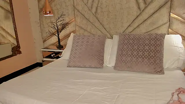 EmeelyMuller online show from April 11, 2026, 6:07 am